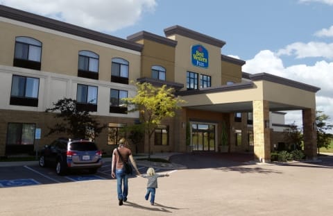 Hotels In Cedar Falls Iowa Cf Tourism Visitors Bureau Best Western Plus Technology Park Inn Suites
