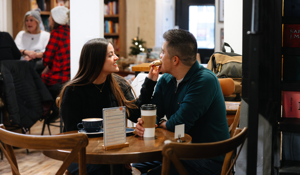 couple eating breakfast