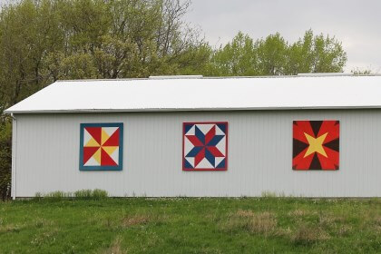 Black Hawk County Quilts | Wayne and Maxine Fitkin | Whirlwind | Cedar Falls, Iowa 