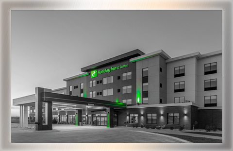 Holiday Inn & Suites: 126 rooms *Meeting Space Available