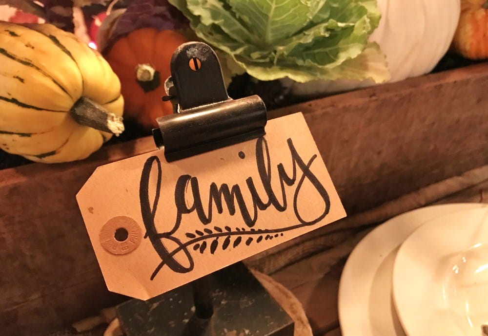 Find a place to dine on Thanksgiving day, 2017
