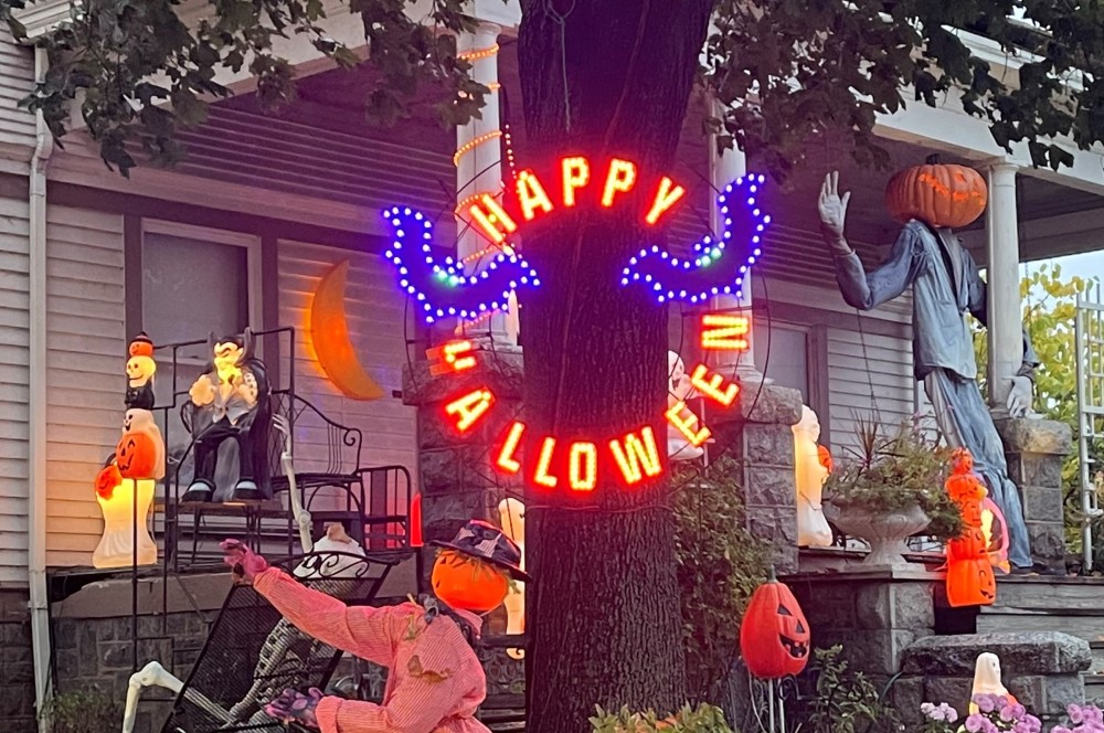 House decorated for Halloween