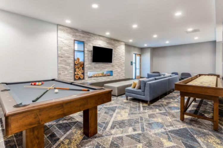 Holiday Inn Pool Table